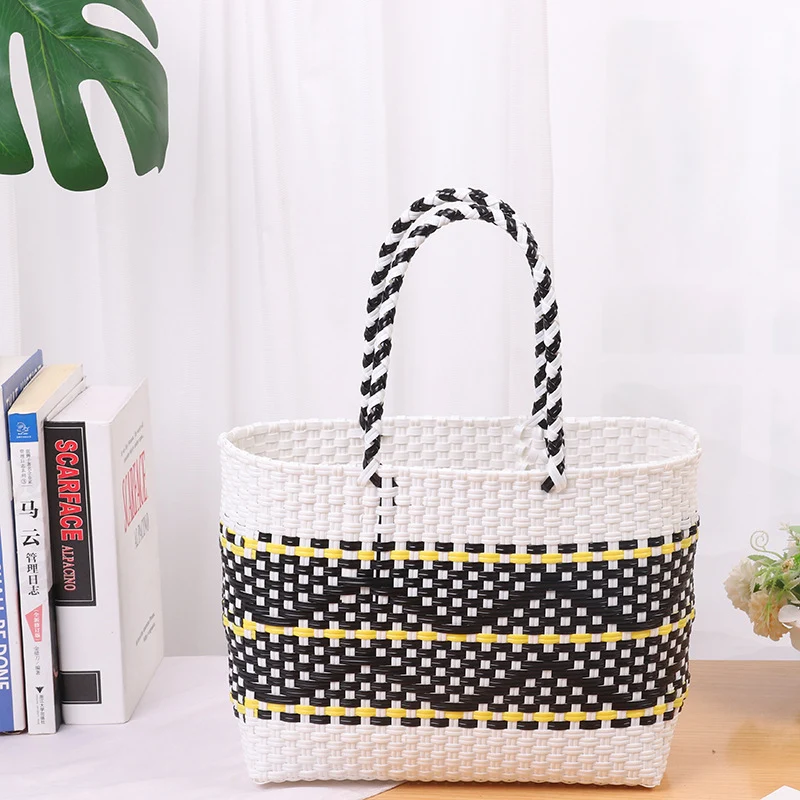 Handgefertigte Strandtasche mit buntem Wellenmuster Skanto