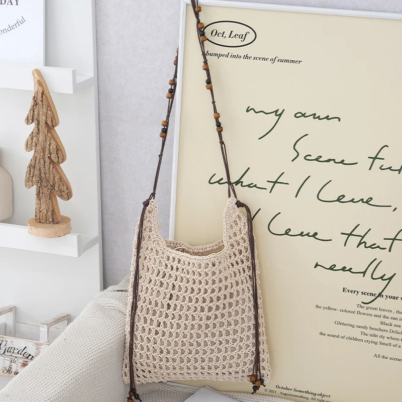 Handgefertigte Netztasche mit Holz-Akzenten Skanto