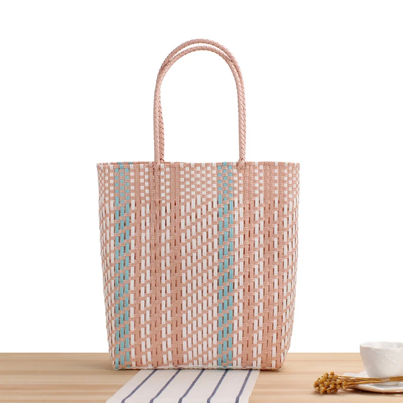 Geflochtene Strandtasche mit modernem Design und bequemen Griffen Skanto