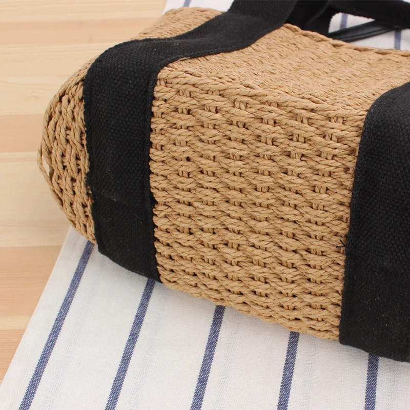 Elegante gewebte Handtasche mit kontrastierenden Riemen Skanto