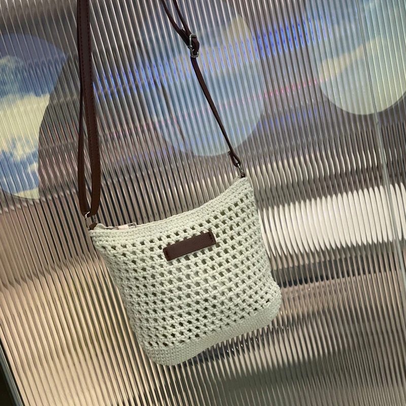 Handgeknüpfte Umhängetasche im modernen Design Skanto