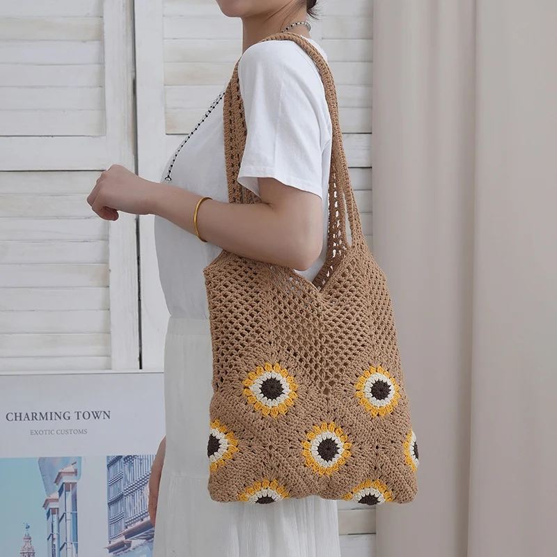 Handgefertigte Jutetasche mit buntem Blumenmuster Skanto