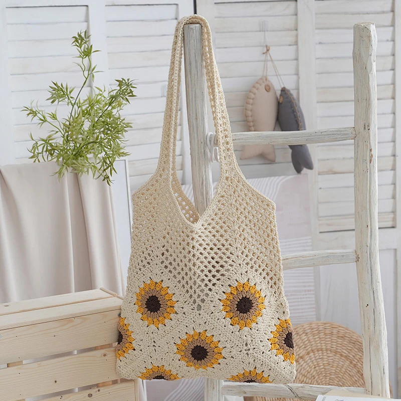 Handgefertigte Jutetasche mit buntem Blumenmuster Skanto