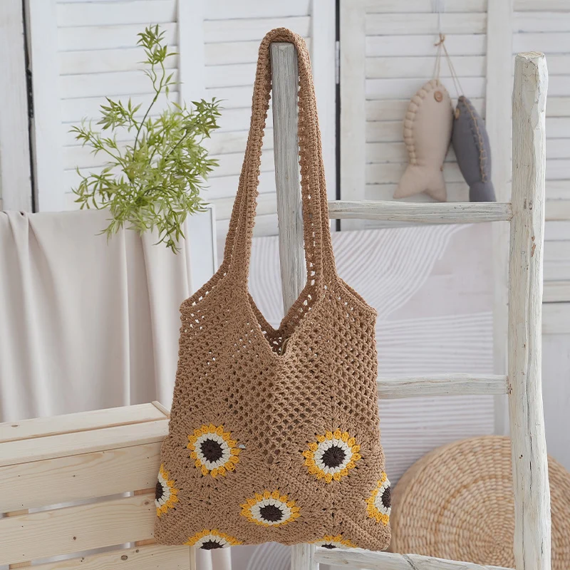 Handgefertigte Jutetasche mit buntem Blumenmuster Skanto