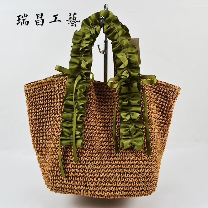 Gehäkelte Strandtasche mit eleganten Satin-Details Skanto
