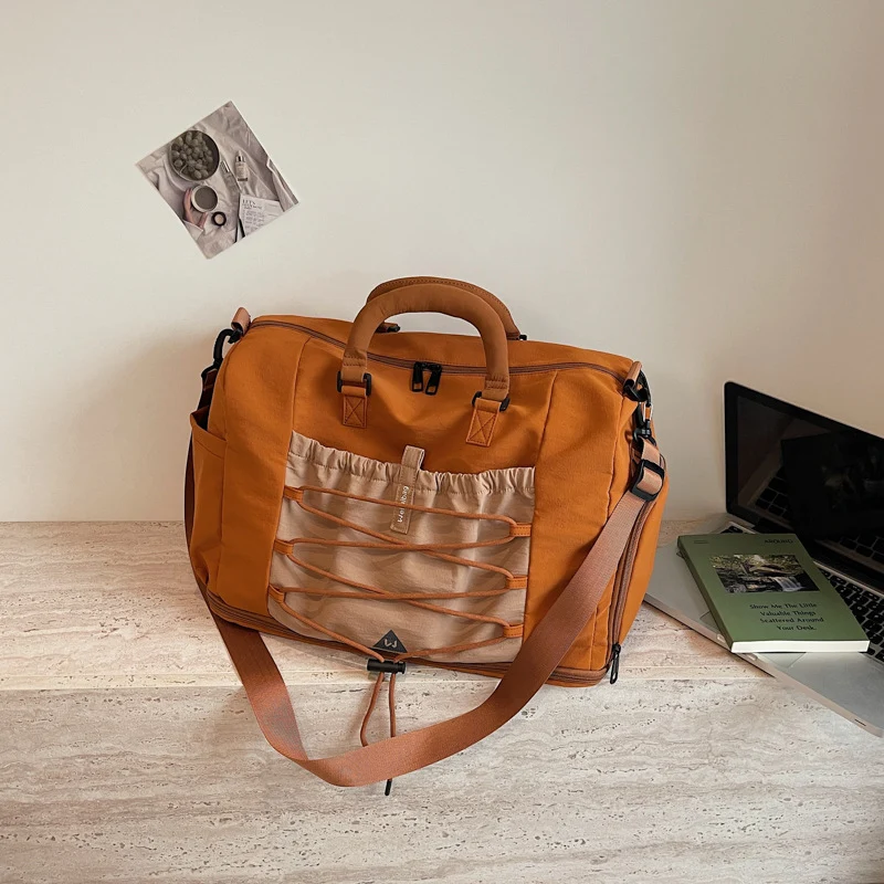 Damen Multifunktionale Sport- und Reisetasche mit elastischen Details Skanto