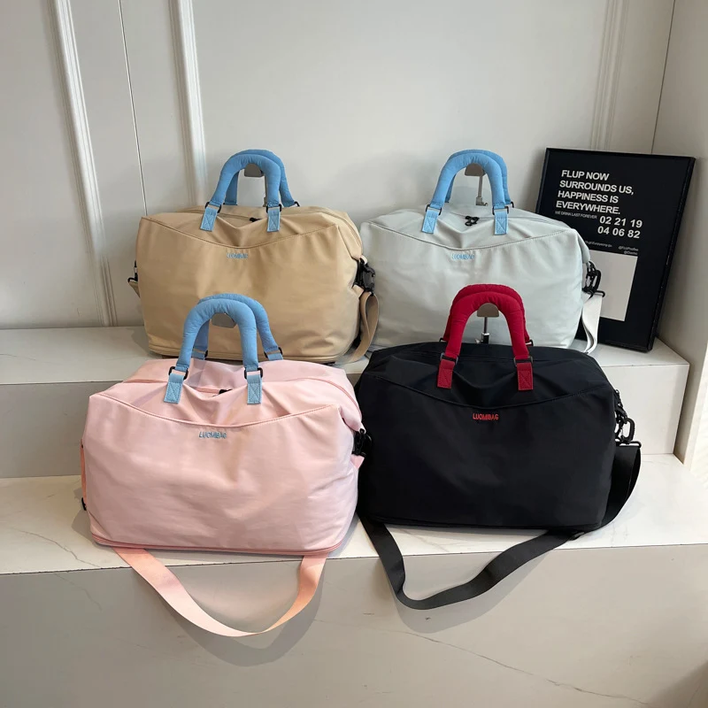 Elegante und geräumige Damen Sport- und Reisetasche Skanto