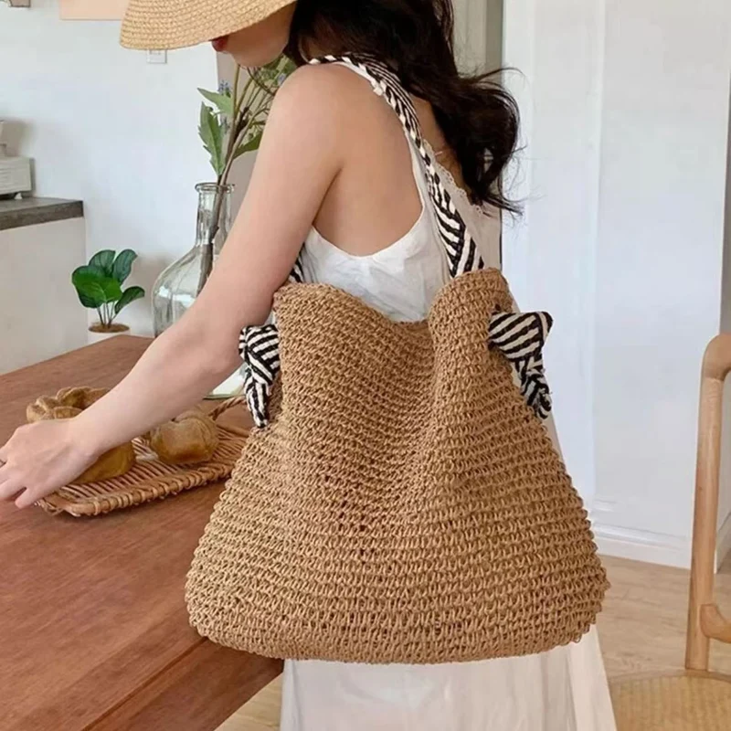 Handtasche mit gestreiften Riemen Skanto