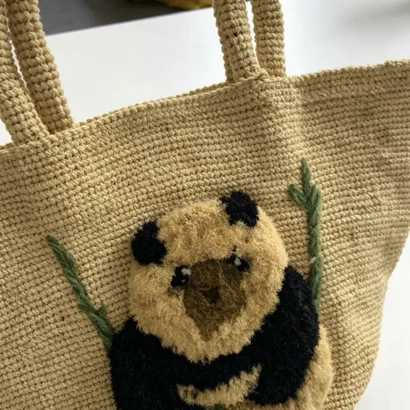 Südsee-inspirierte Korbtasche mit Panda-Motiv Skanto