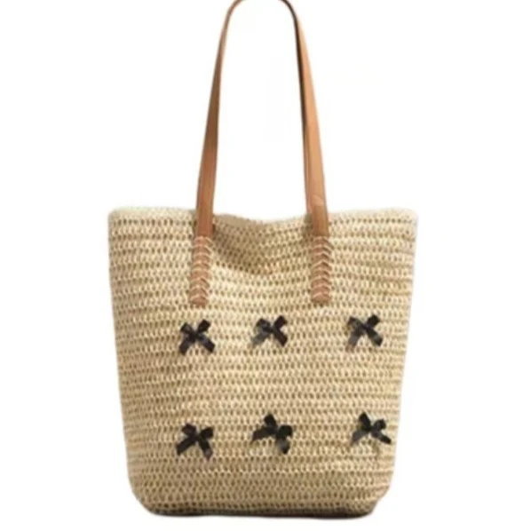 Geflochtene Strohtasche mit dekorativem Schleifendesign Skanto