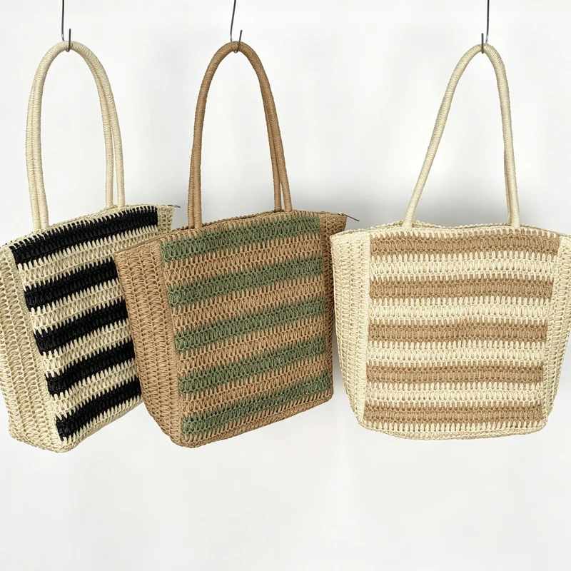 Designer-Strohtasche mit grafischem Streifenmuster Skanto