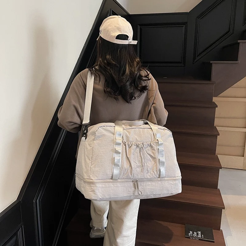 Sportliche Reisetasche für Damen mit innovativem Fächerlayout Skanto