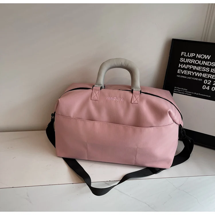 Sportliche Reisetasche für Damen mit ergonomischen Griffen und variabler Fächeraufteilung Skanto