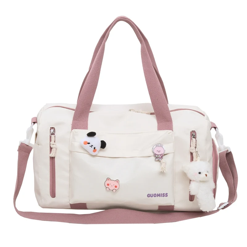Skanto Damen Sport-Reisetasche mit verspielten Anhängern Skanto