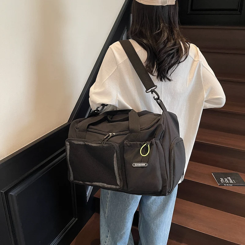 Sportliche Reisetasche für Damen mit Seitentasche Skanto