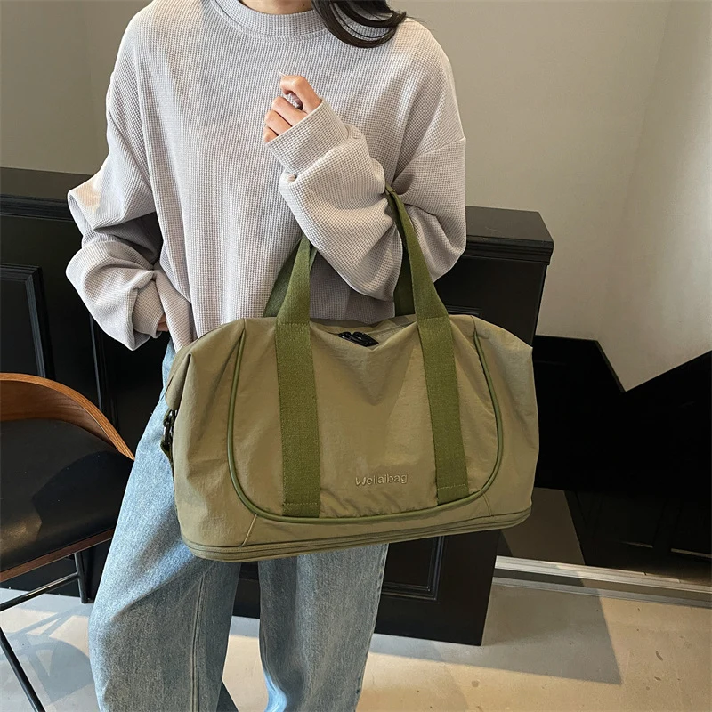 Sportliche Reisetasche für Damen mit stabilen Griffen und vielseitigen Fächern Skanto