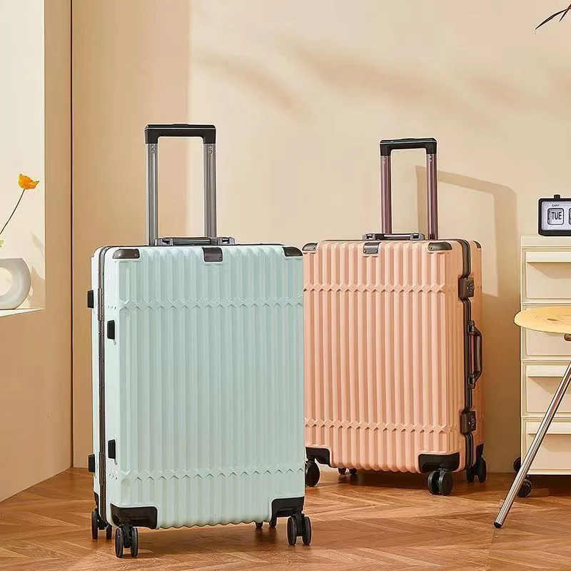 Robuster Hartschalenkoffer mit Rollen Skanto