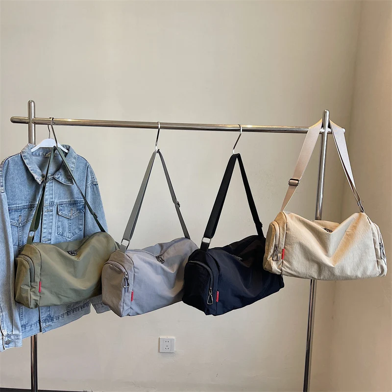 Sportliche Reisetasche für Damen mit mehreren Fächern Skanto