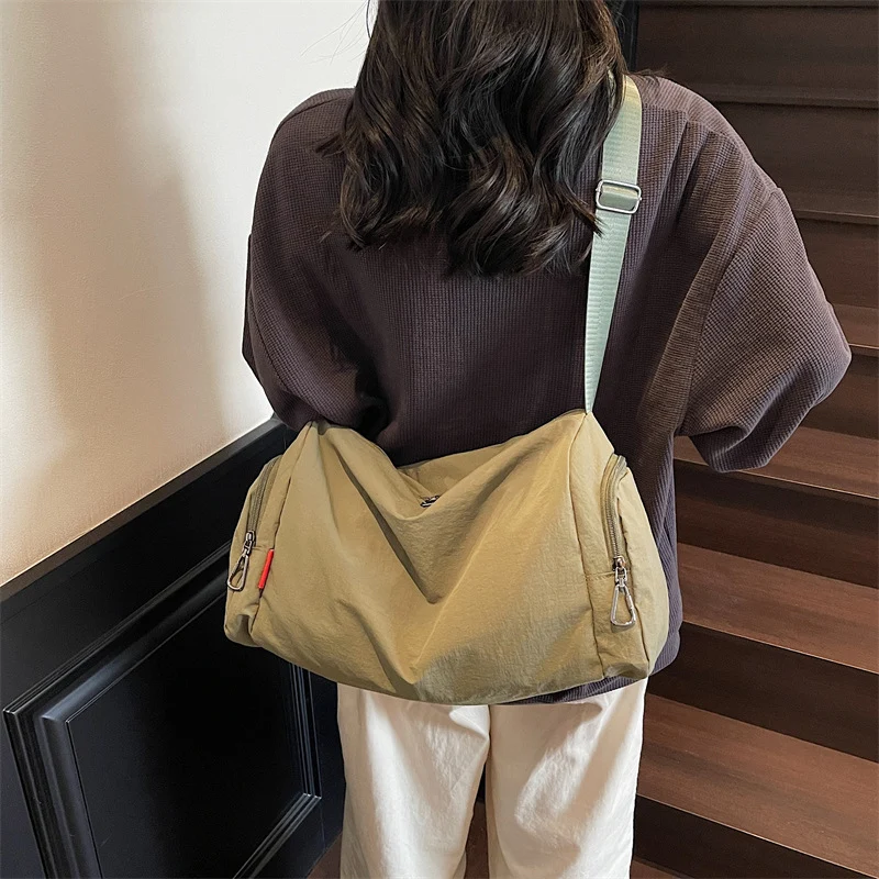 Sportliche Reisetasche für Damen mit mehreren Fächern Skanto