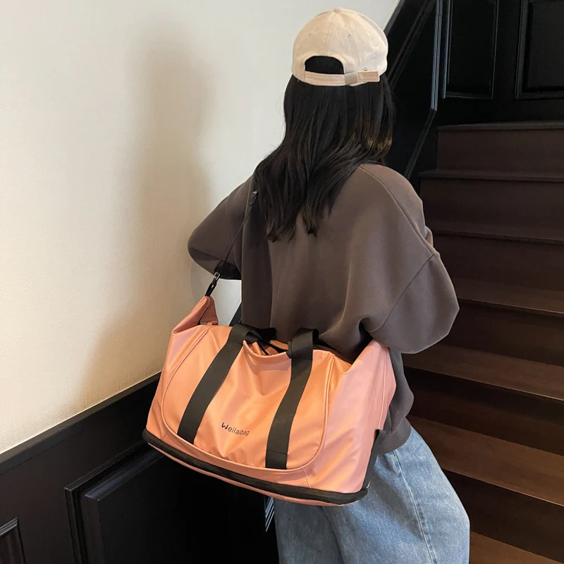 Sportliche Reisetasche für Damen mit innovativem Tragesystem Skanto