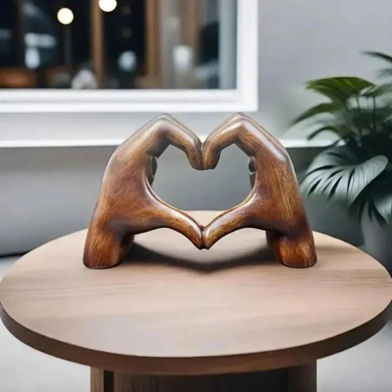 Skanto | Handgefertigte dekorative Holzfigur für ein liebevolles Zuhause