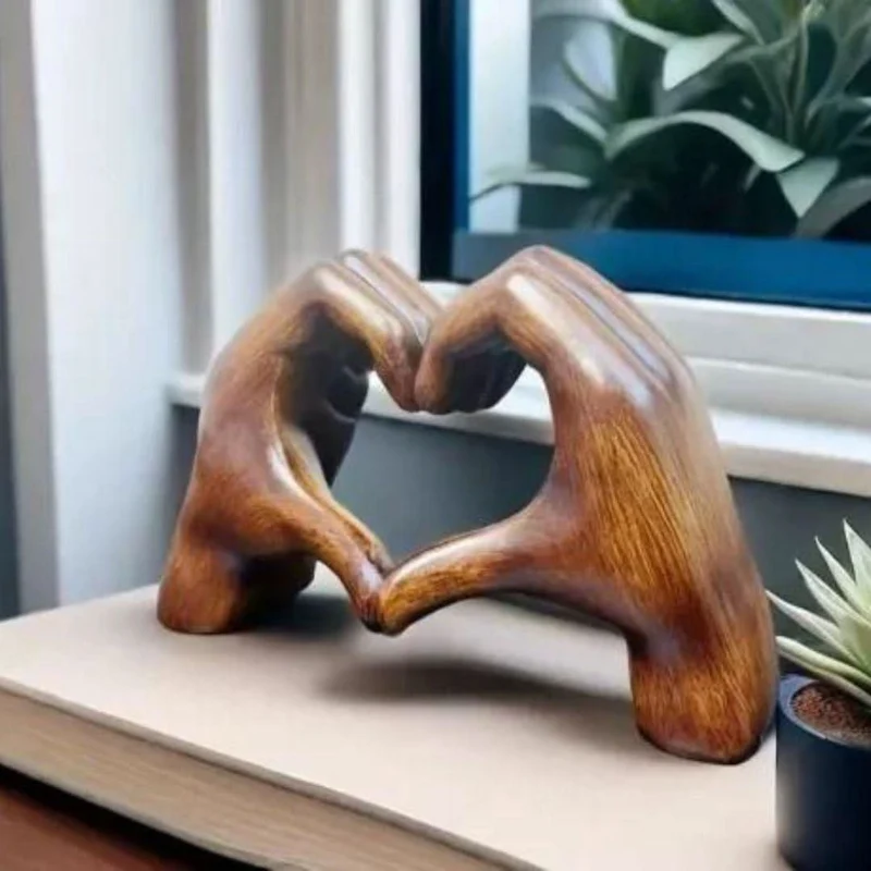 Skanto | Handgefertigte dekorative Holzfigur für ein liebevolles Zuhause