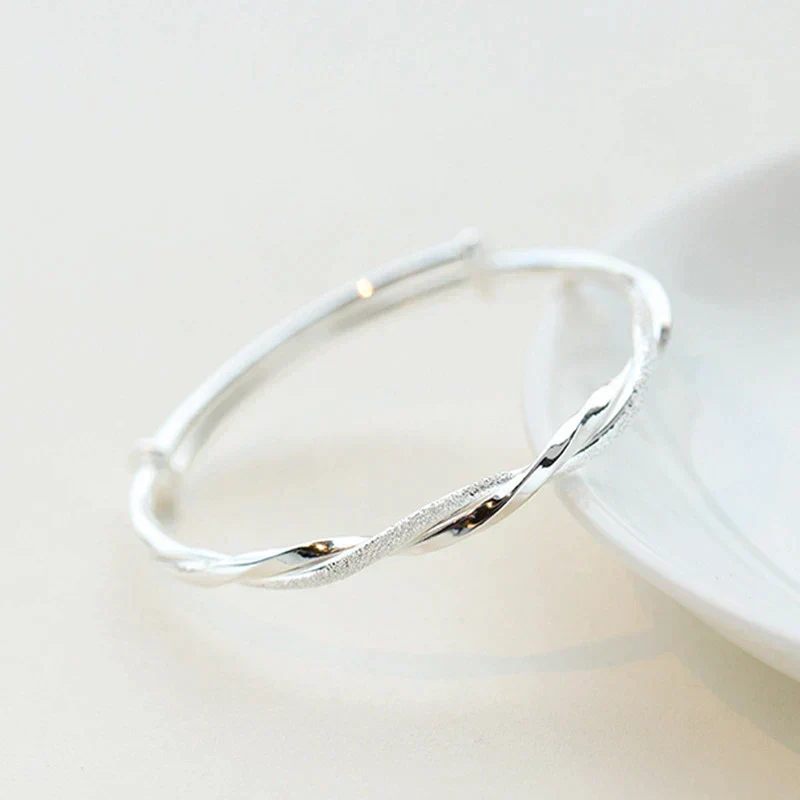 Elegantes geflochtenes Silberarmband