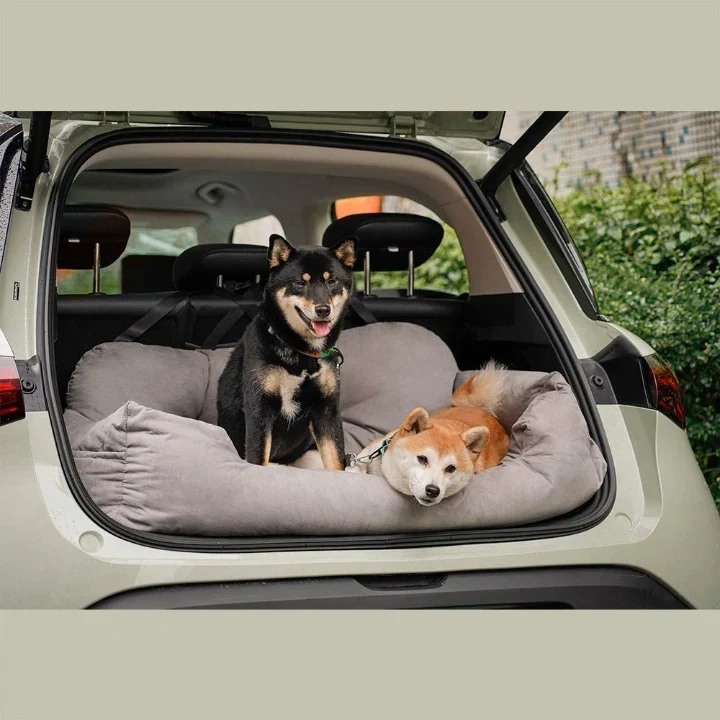 Hundebett fürs Auto – weiches Schaumpolster mit Haltegurten und waschbarem Bezug