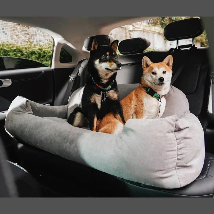 Hundebett fürs Auto – weiches Schaumpolster mit Haltegurten und waschbarem Bezug