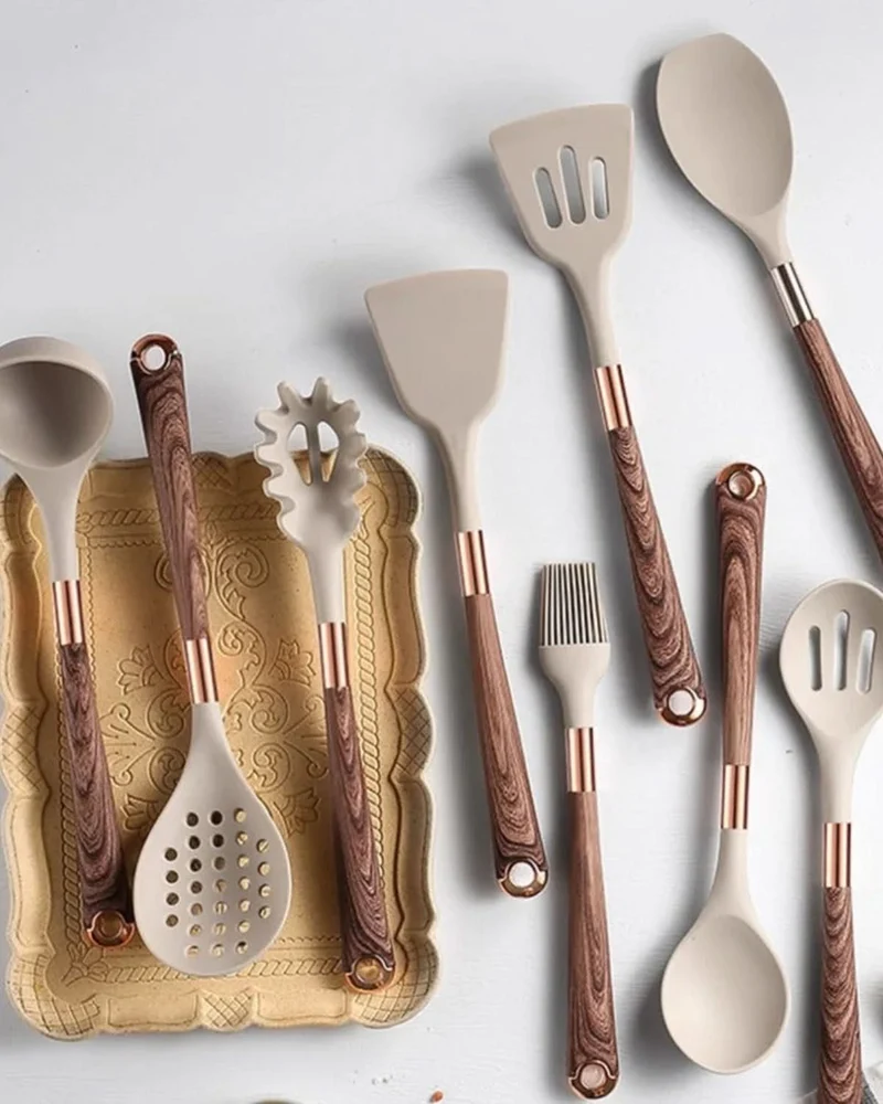 Skanto | Elegantes Silikon-Utensilien-Set mit Holz-Design-Griffen