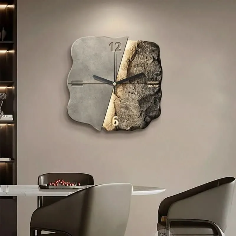 Skanto | Moderne Wanduhr aus Sandstein mit 3D-Relief & leisem Quarzwerk