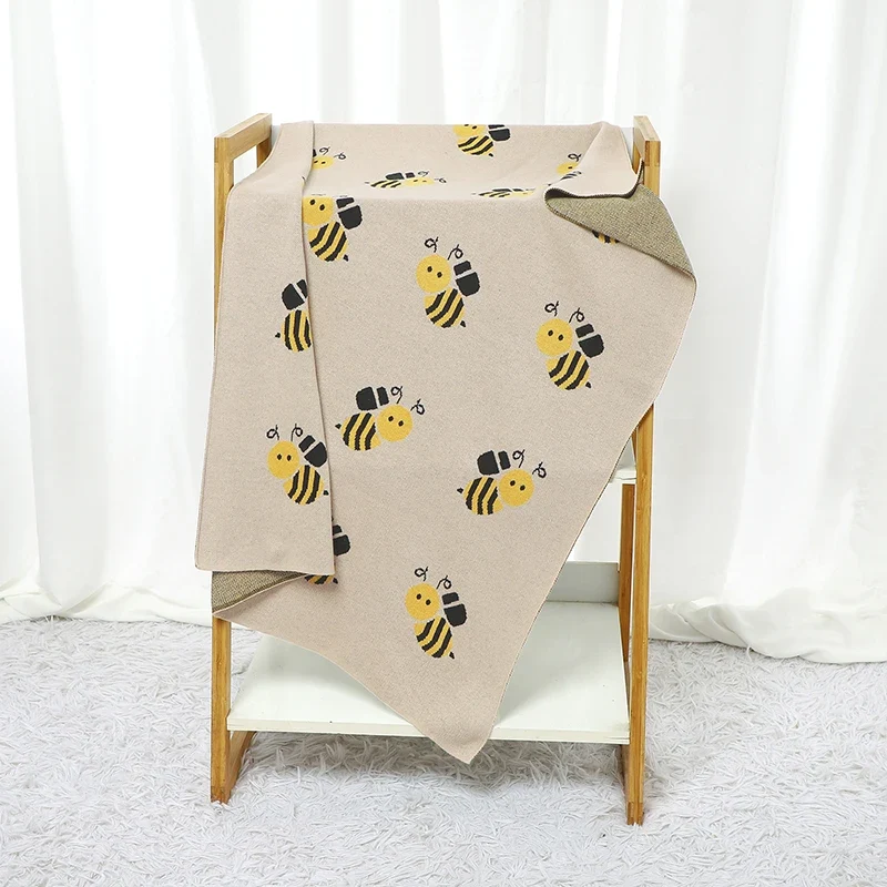 Gestrickte Babydecke Baumwolle mit Bienenmuster 90x70cm