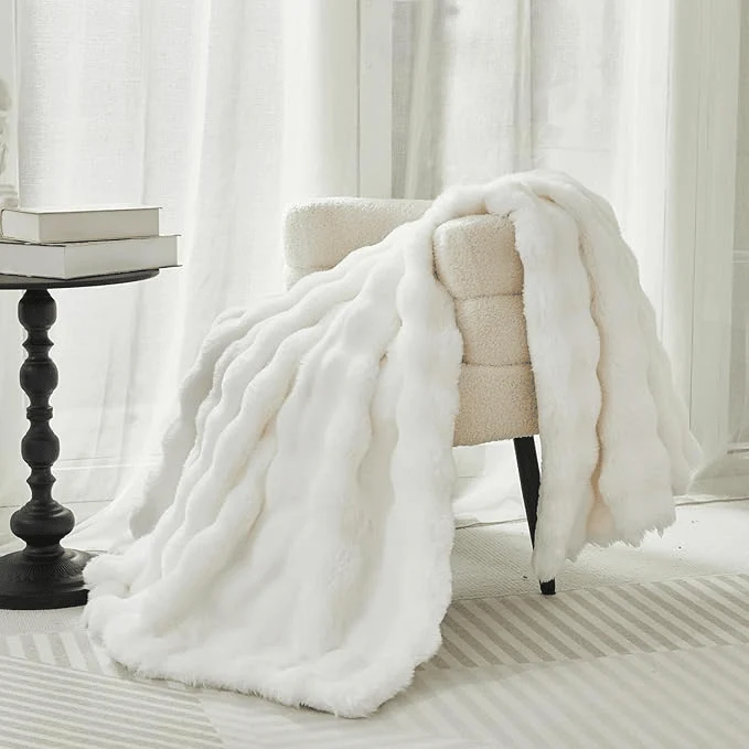 Kuscheldecke Weiß – Weiche Plüschdecke für Sofa & Bett | Kinder & Erwachsene