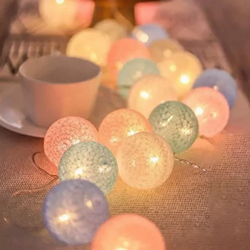 LED-Girlande – 6-cm-Baumwollkugeln in fünf Längen für USB oder Batterie