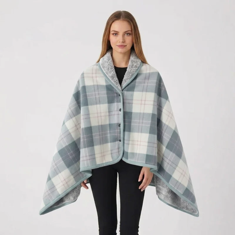 Kuscheldecke zum Anziehen – Wendbares Plüschcape mit Knopfleiste