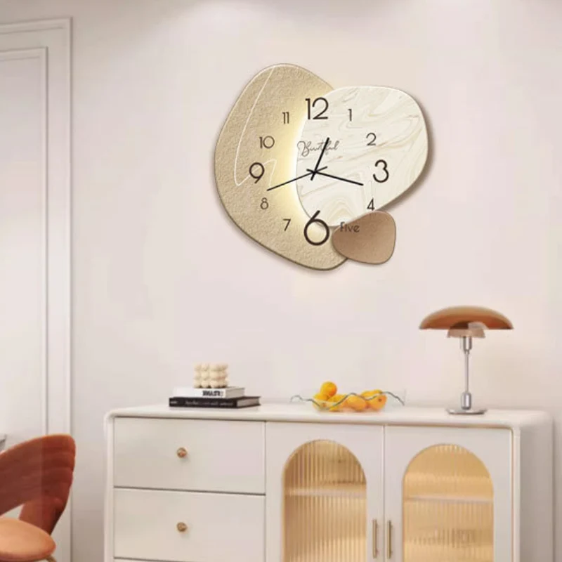 Wanduhr im skandinavischen Stil – Lautloses Uhrwerk in zwei Durchmessern