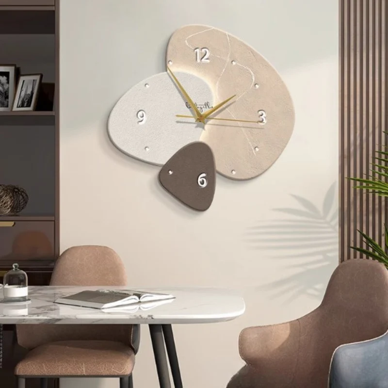 Wanduhr im skandinavischen Stil – Lautloses Uhrwerk in zwei Durchmessern