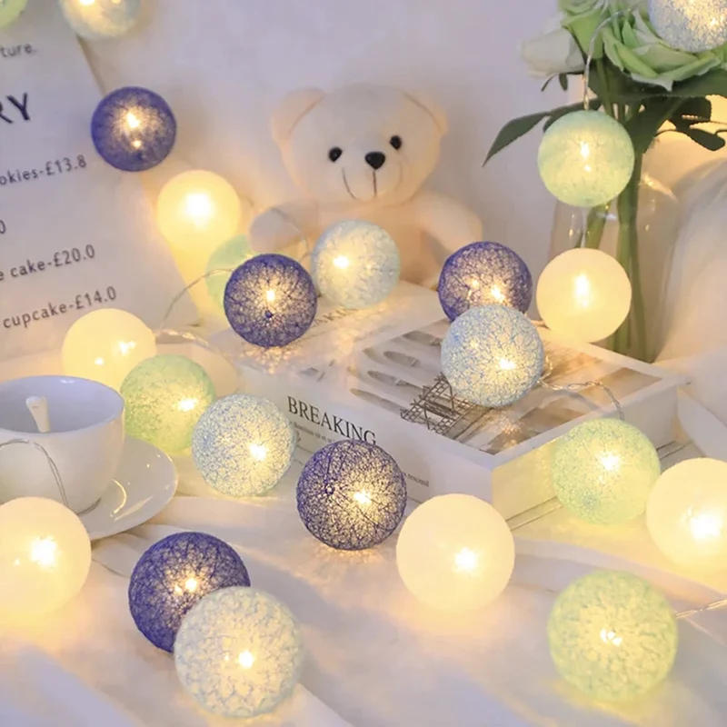 Lichterkette mit Baumwollkugeln – Fünf Längen mit USB- oder Batteriebetrieb