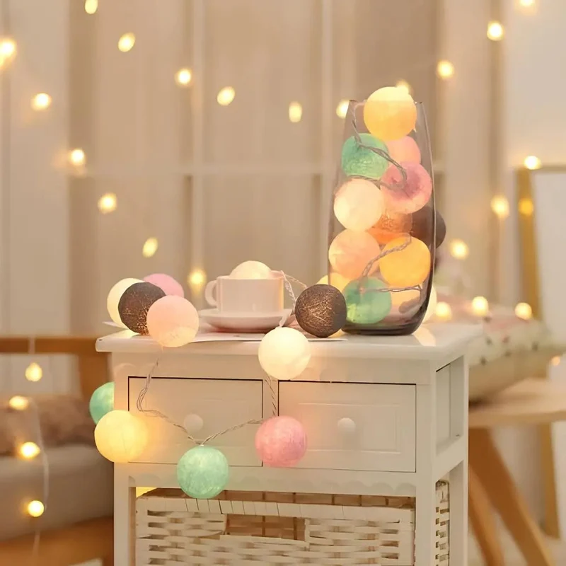Lichterkette mit Baumwollkugeln – Fünf Längen mit USB- oder Batteriebetrieb