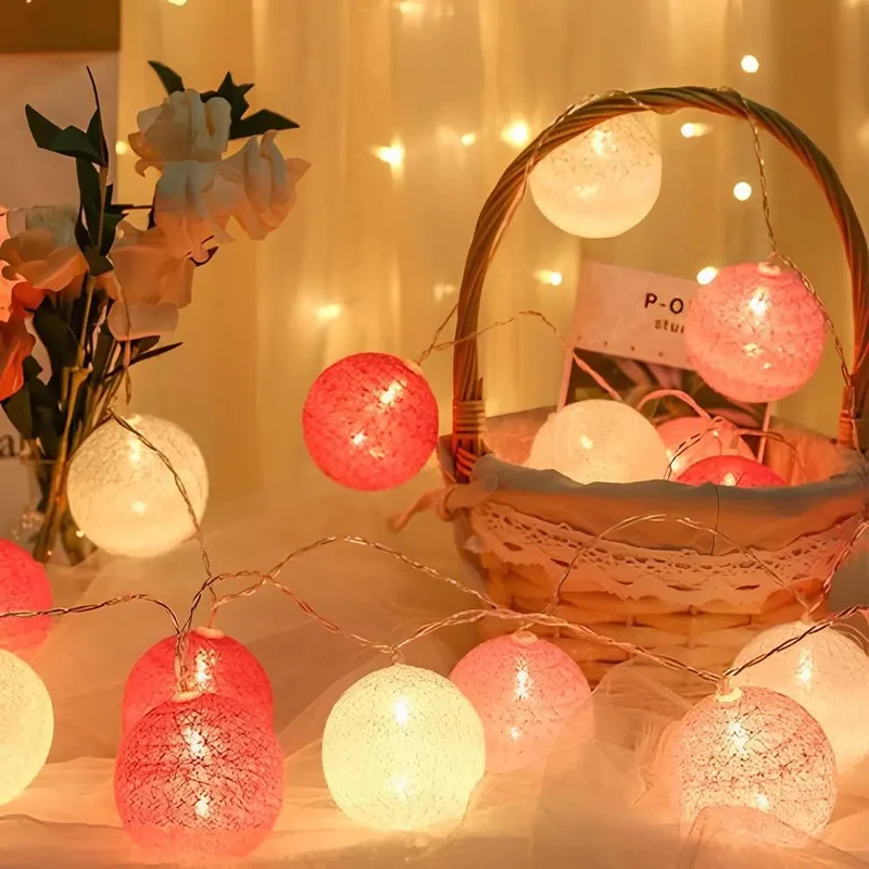 Lichterkette mit Baumwollkugeln – Fünf Längen mit USB- oder Batteriebetrieb