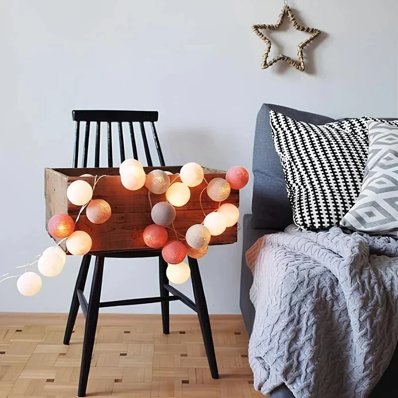 Lichterkette mit Baumwollkugeln – Fünf Längen mit USB- oder Batteriebetrieb