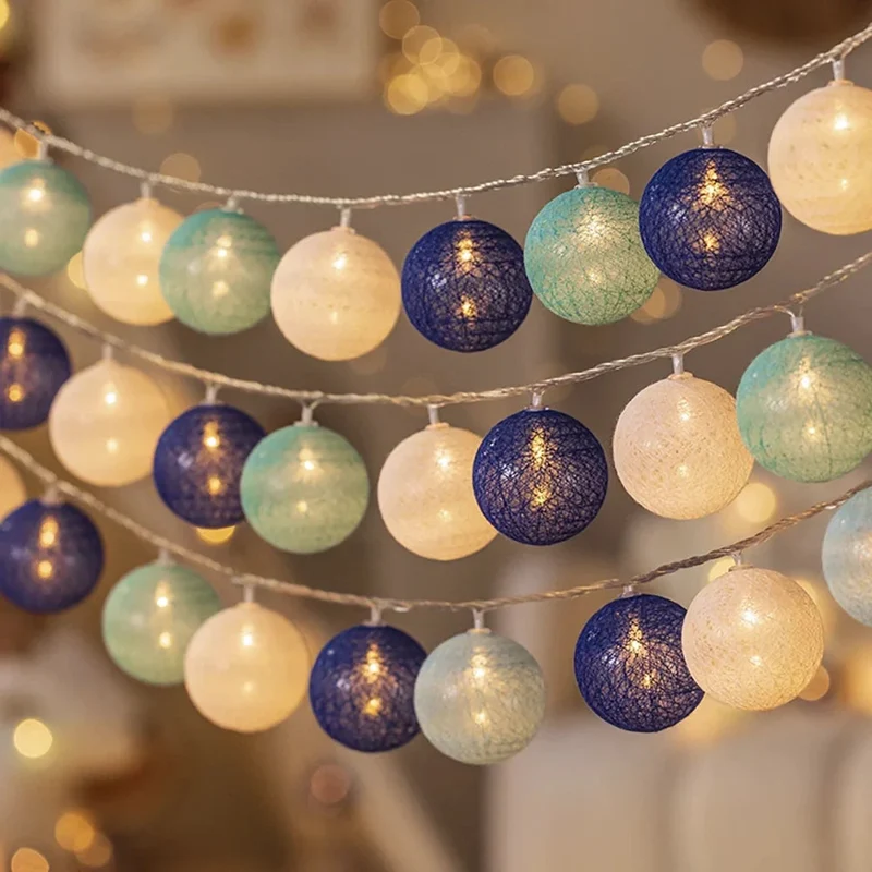 Lichterkette mit Baumwollkugeln – Fünf Längen mit USB- oder Batteriebetrieb