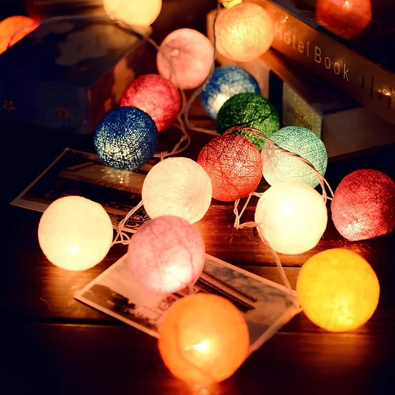 Lichterkette mit Baumwollkugeln – Fünf Längen mit USB- oder Batteriebetrieb