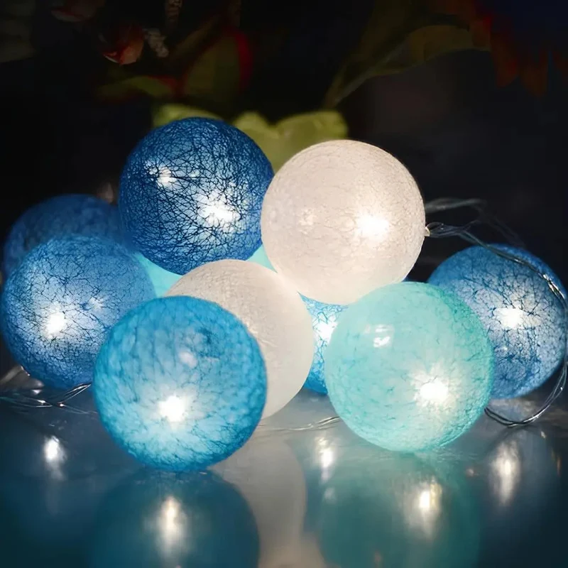 Lichterkette mit Baumwollkugeln – Fünf Längen mit USB- oder Batteriebetrieb