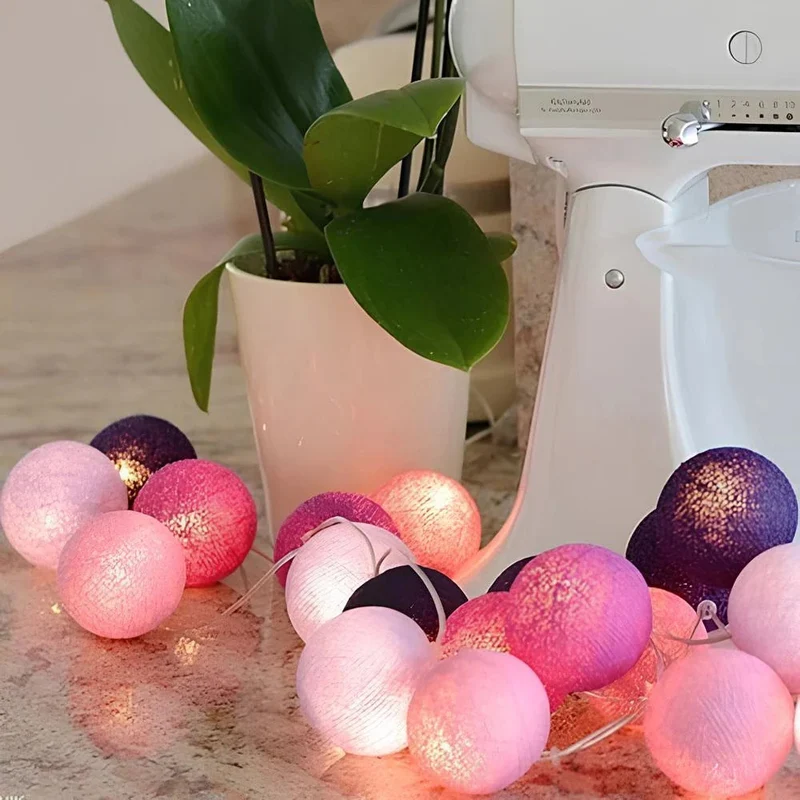 Lichterkette mit Baumwollkugeln – Fünf Längen mit USB- oder Batteriebetrieb