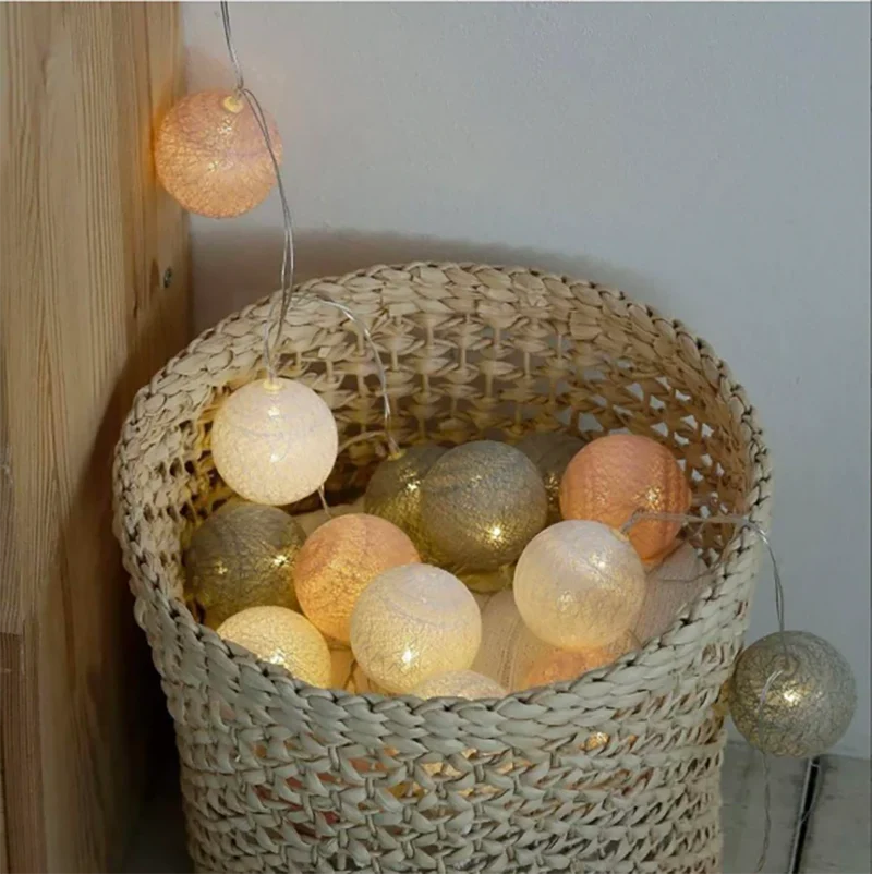 Lichterkette mit Baumwollkugeln – Fünf Längen mit USB- oder Batteriebetrieb