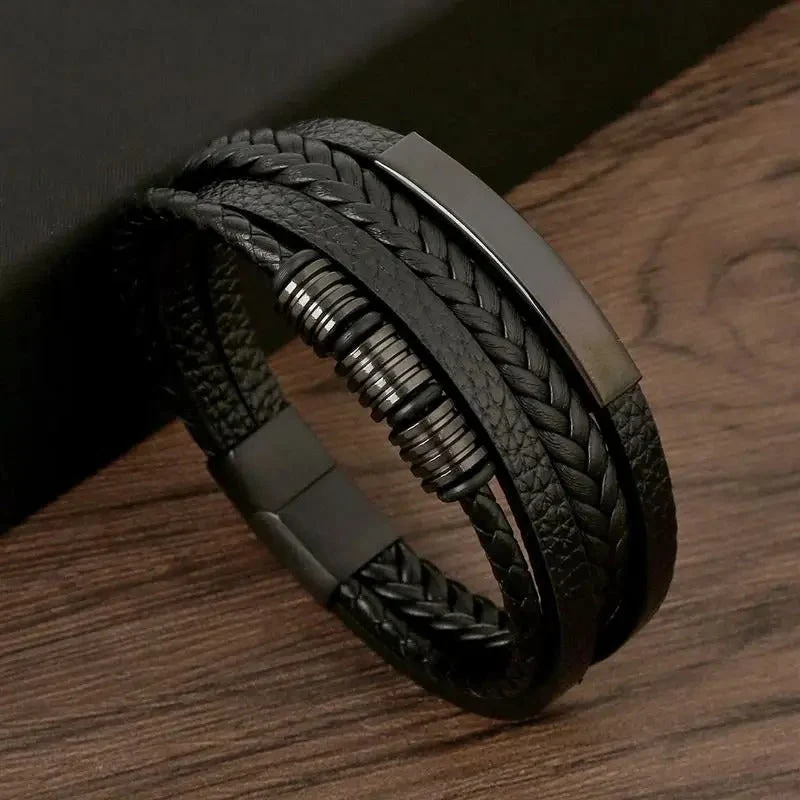Herren Armband – mehrlagiges Lederlook-Design mit Metallakzent