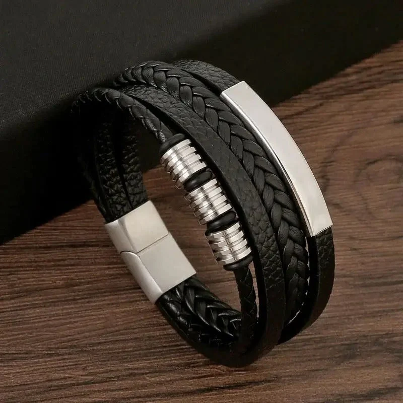 Herren Armband – mehrlagiges Lederlook-Design mit Metallakzent