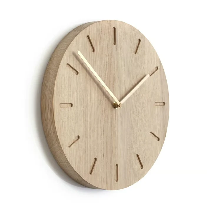 OAKVANE Watch Out Wanduhr – Skandinavische Eichen-Wanduhr Mit Messingzeigern