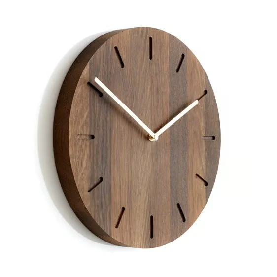 OAKVANE Watch Out Wanduhr – Skandinavische Eichen-Wanduhr Mit Messingzeigern